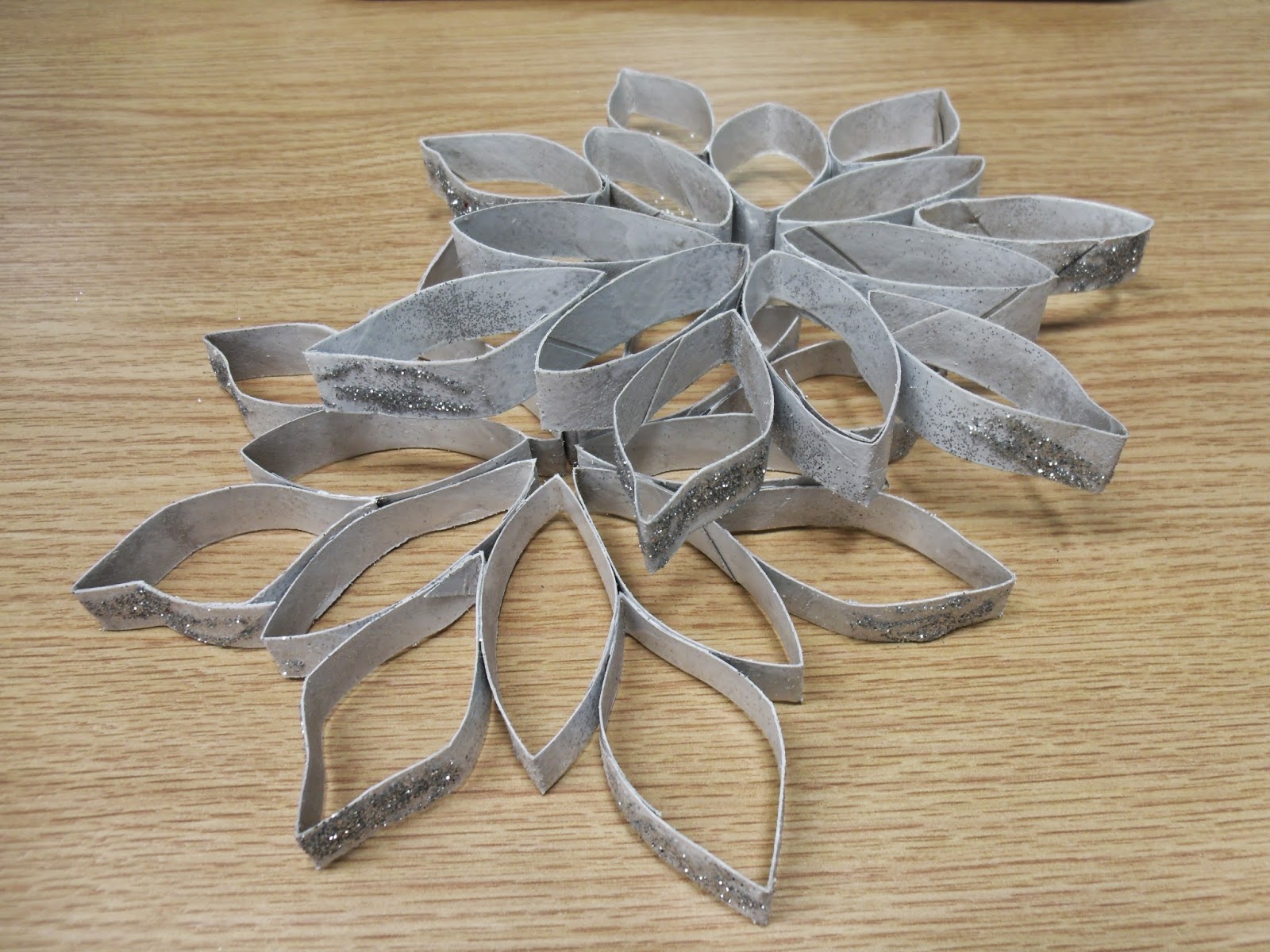 A Mom's Spare Time Tween Program Christmas Decorations from Paper