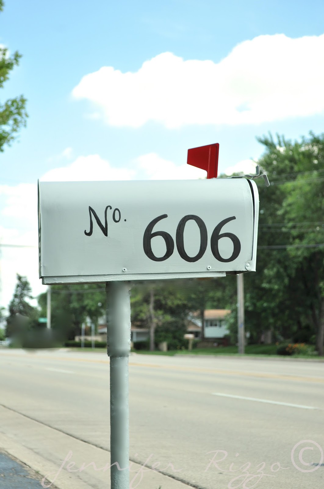 How to match your mailbox numbers to your house numbers with paint