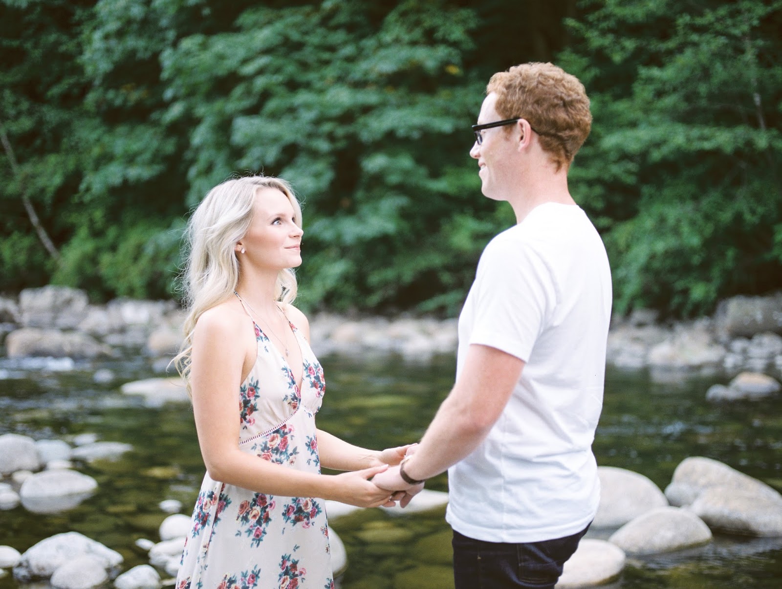 green, rich bright light earthy and airy engagement photo session, waterside 