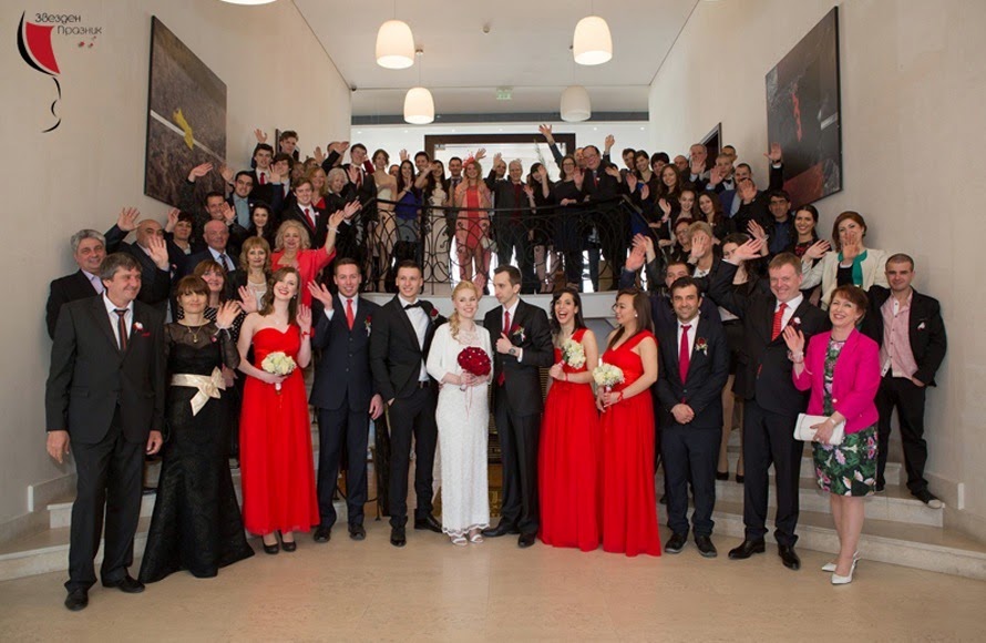 обща снимка на младоженците и техните гости