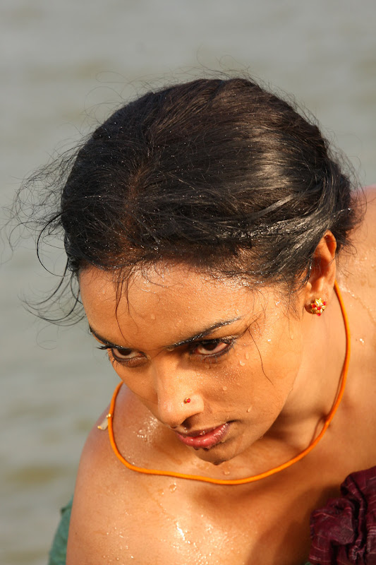 Swetha Menon at Thaaram Movie Hot Stills glamour images