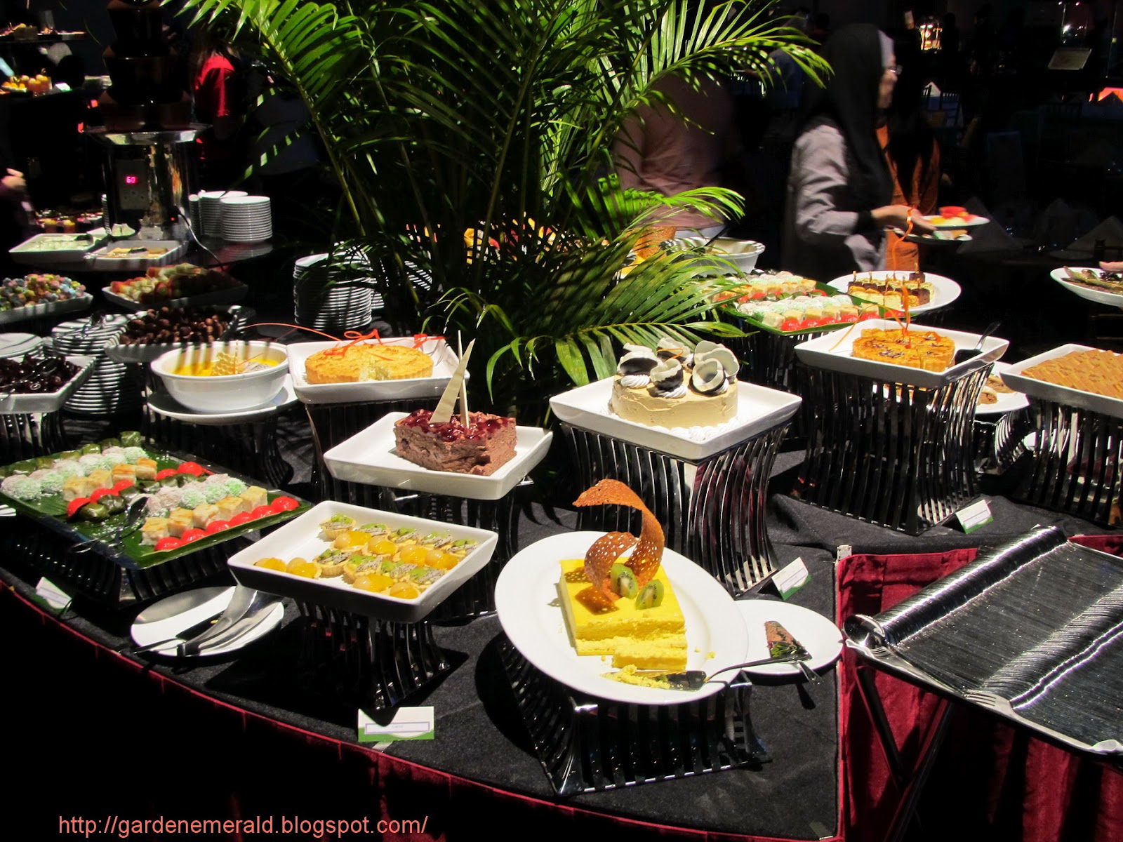 Emerald Garden: Ramadan Buffet at the BCCK, Kuching - The Dessert Stations