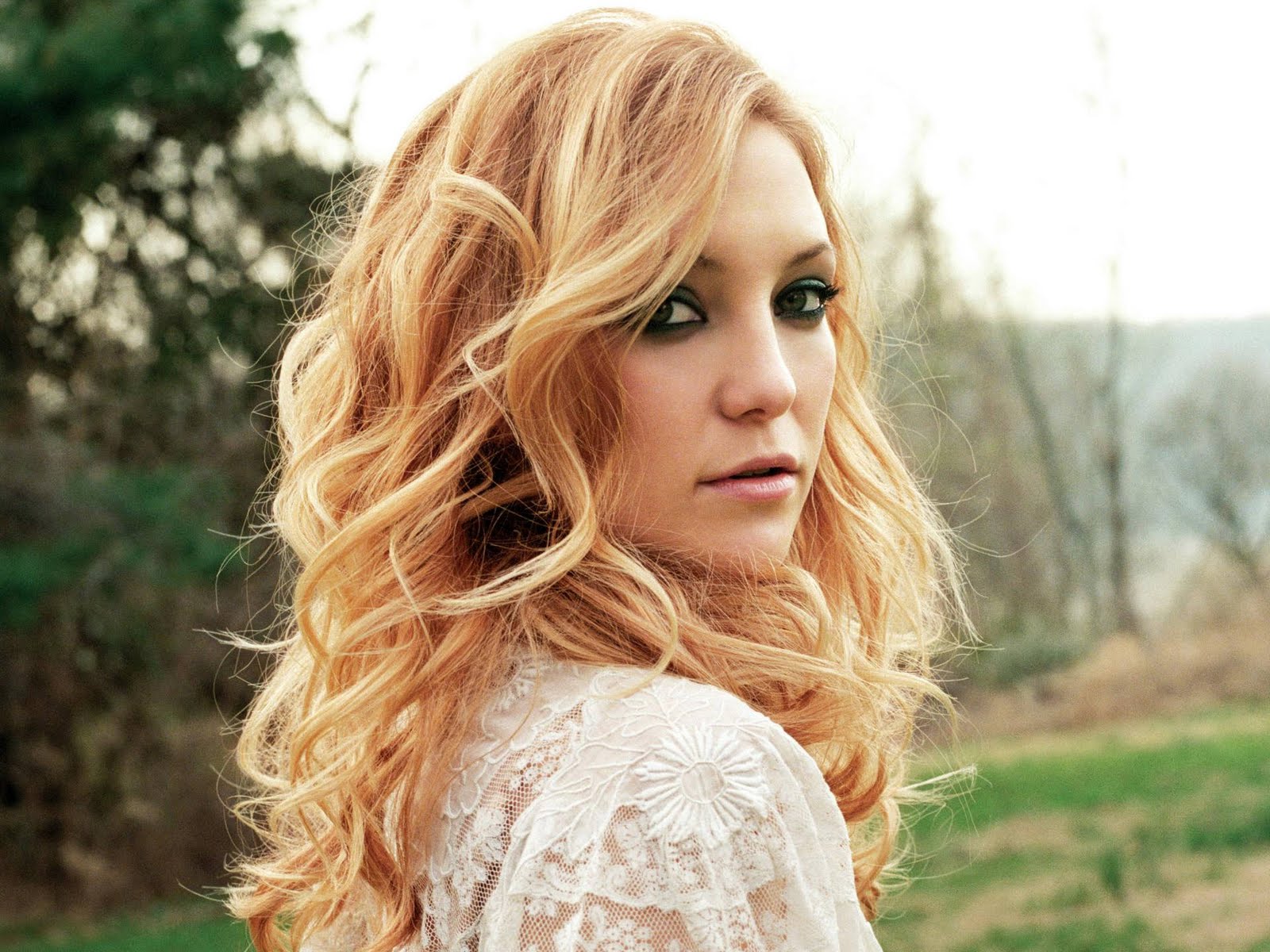 http://4.bp.blogspot.com/--y4xgYZ7WIU/TkZ2ostWbdI/AAAAAAAABIU/1xSVlKFFPVM/s1600/kate-hudson-look28029.jpg
