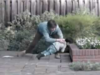 Video de Grandes Heroes He encontrado un video que muestra a heroes de carne y hueso salvando a sus hijos, porque así como comparten con sus hijos y les leen cuentos y cantan canciones estos papas a veces son verdaderos heroes, ne te pierdas el video, miralo y varola a tu padre.... A veces pensamos que nuestros padres solo nos regañan, o nos dicen que hacer, pero cuando hacen cosas como las del video se vuelven heroes