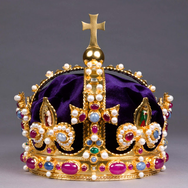 STYLE IDEALS Royal crowns