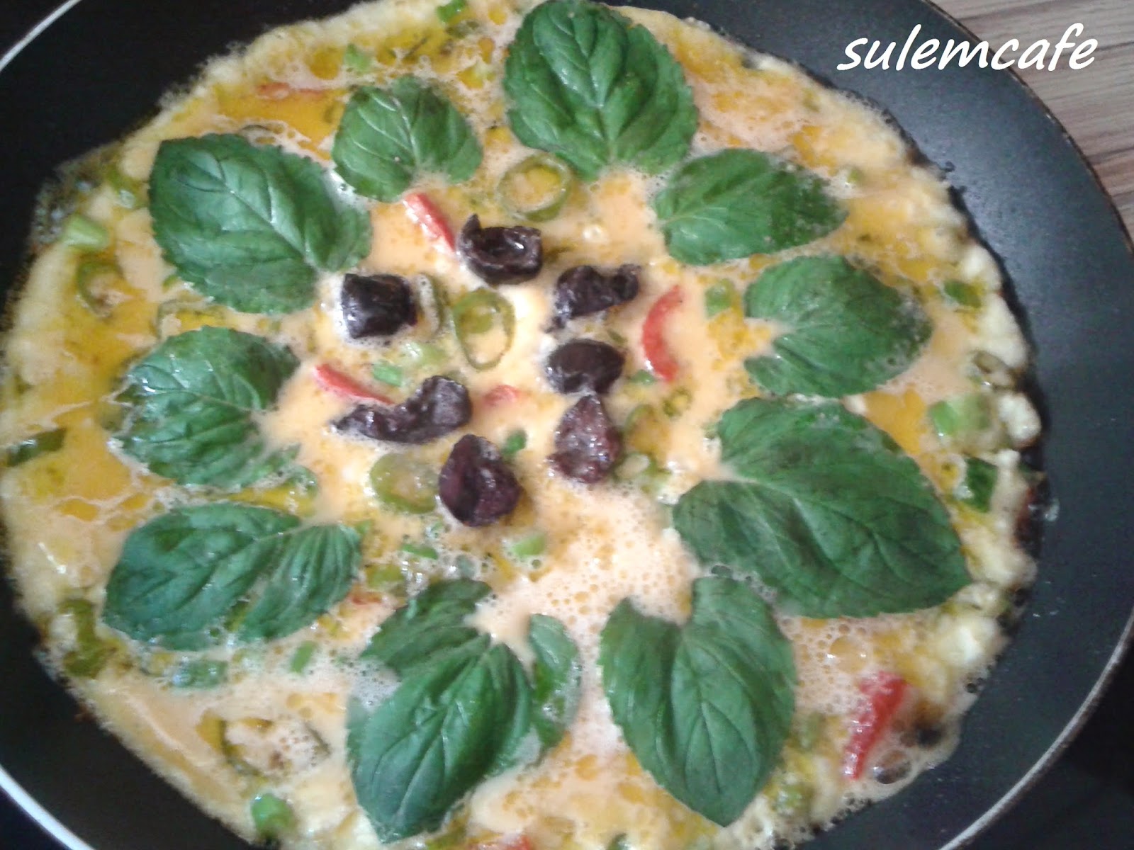 Somon Balıklı Omlet Tarifi Somon Balıklı Omlet Tarifi