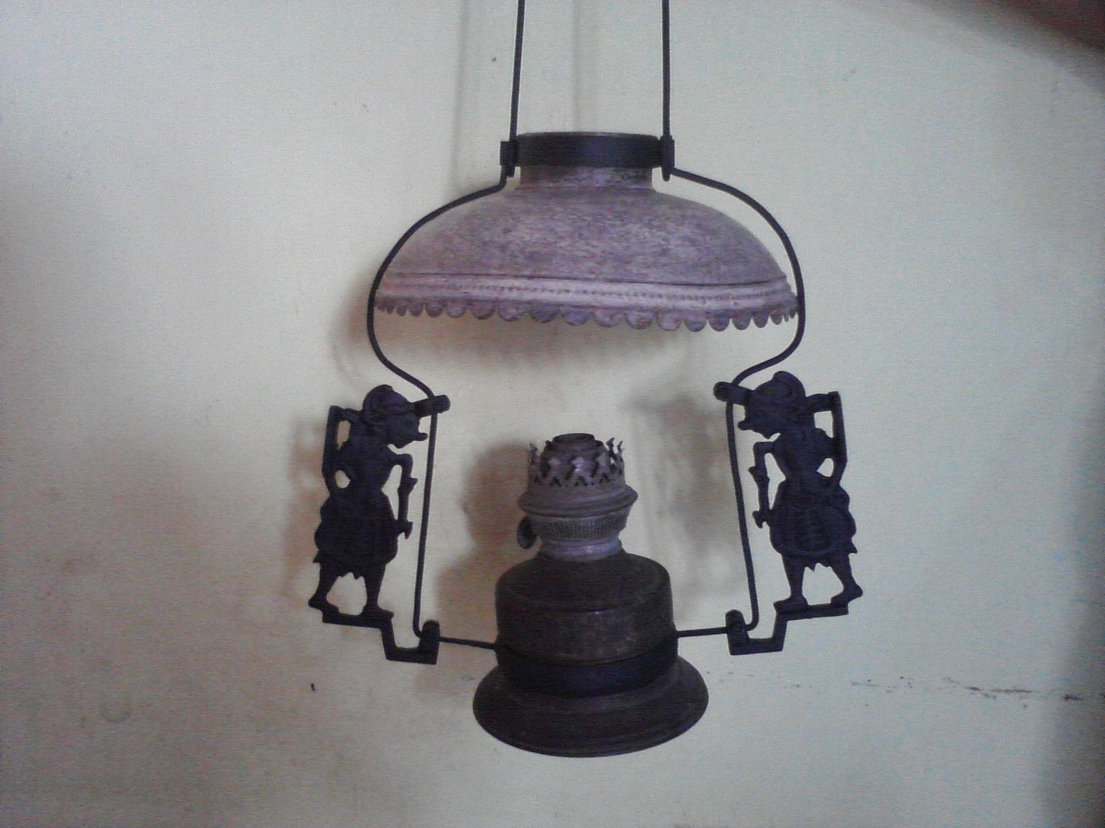 dedy solo antik: LAMPU MINYAK ORNAMEN WAYANG