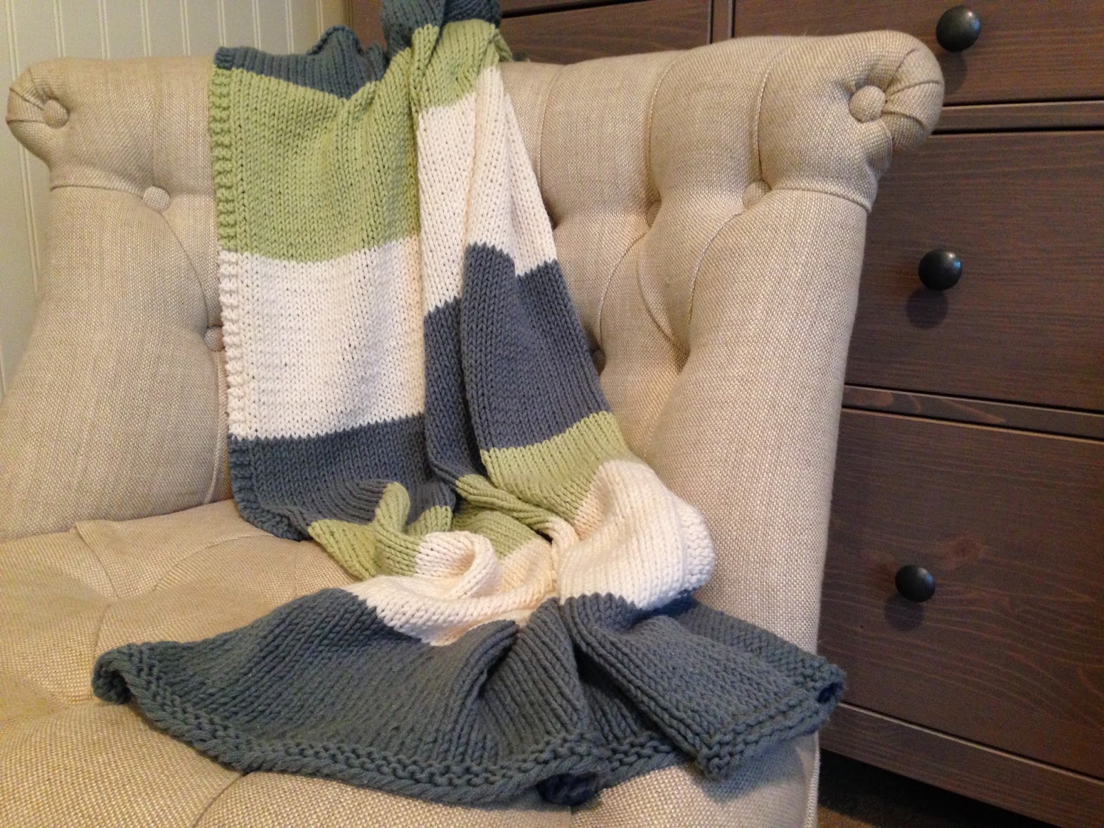 a baby blanket for all seasons, free pattern Knitionary