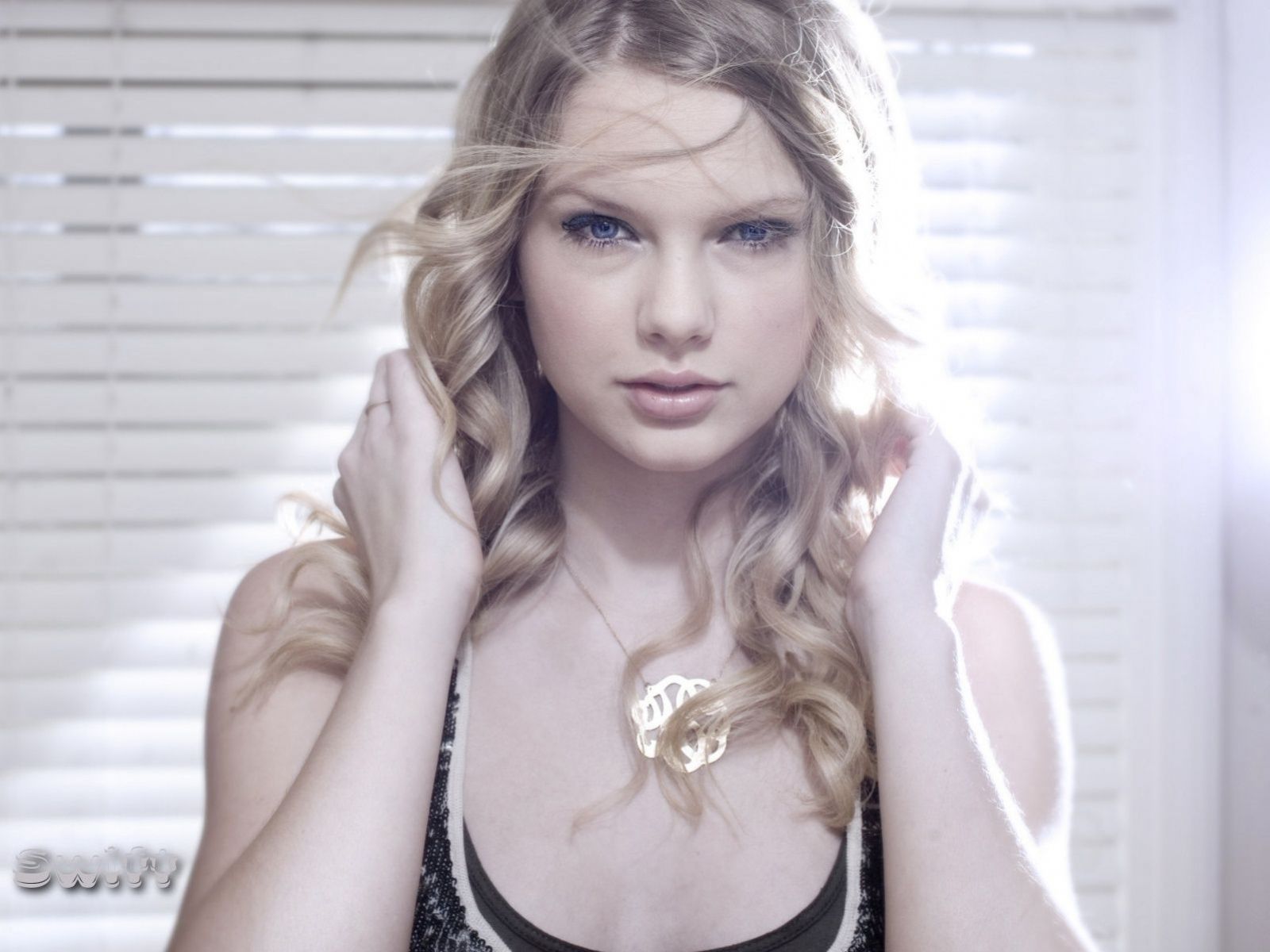 Taylor swift look a like 5