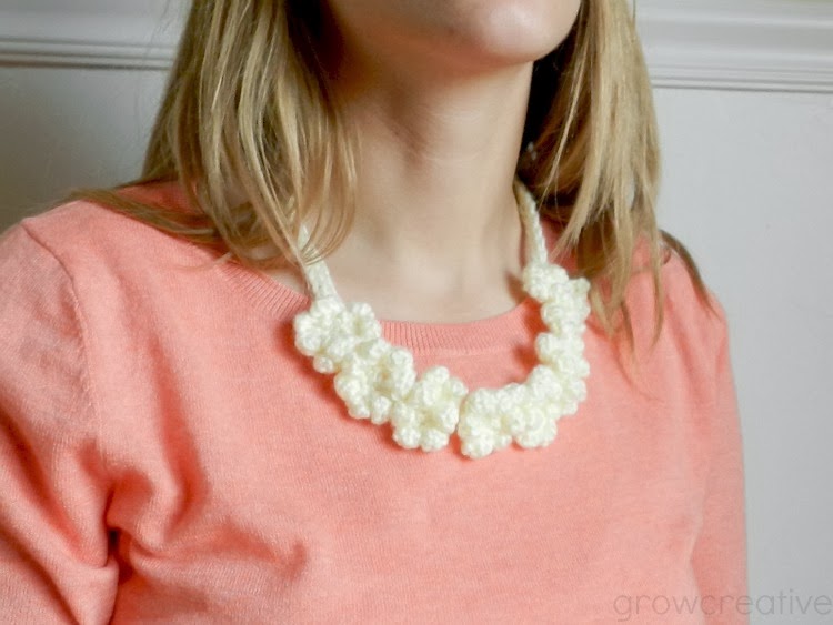 http://growcreative.blogspot.com/2014/02/crochet-flower-necklace-tutorial.html