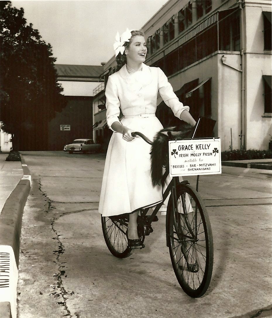 What Did Grace Kelly Look Like  in 1954 