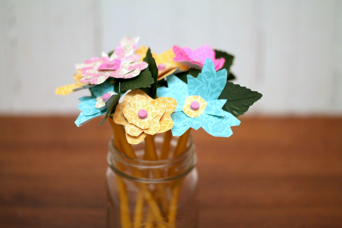 ORDINARY MOMMY DESIGN Kid Crafts // Make a Pencil Flower Bouquet