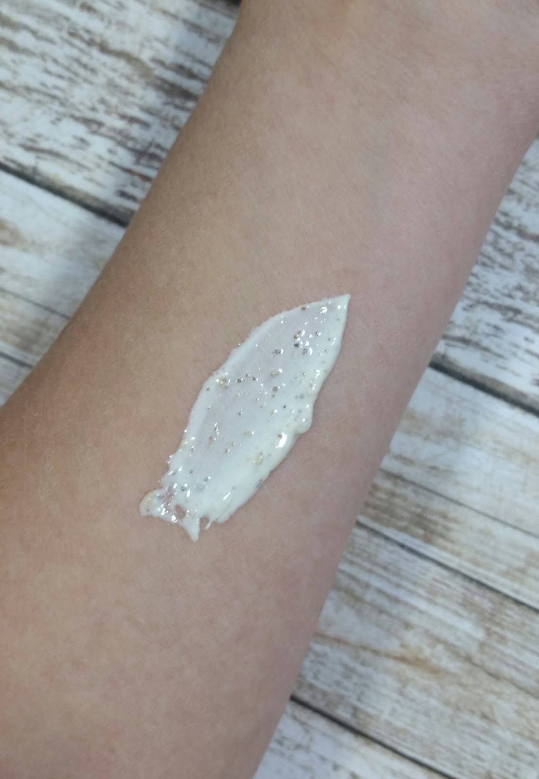 Tree Hut Oatmeal Scrub for Sensitive Skin review