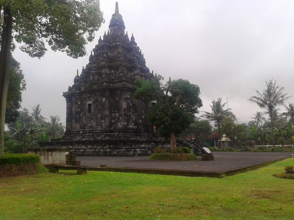 Candi Sojiwan dari samping Candi Sojiwan dari samping