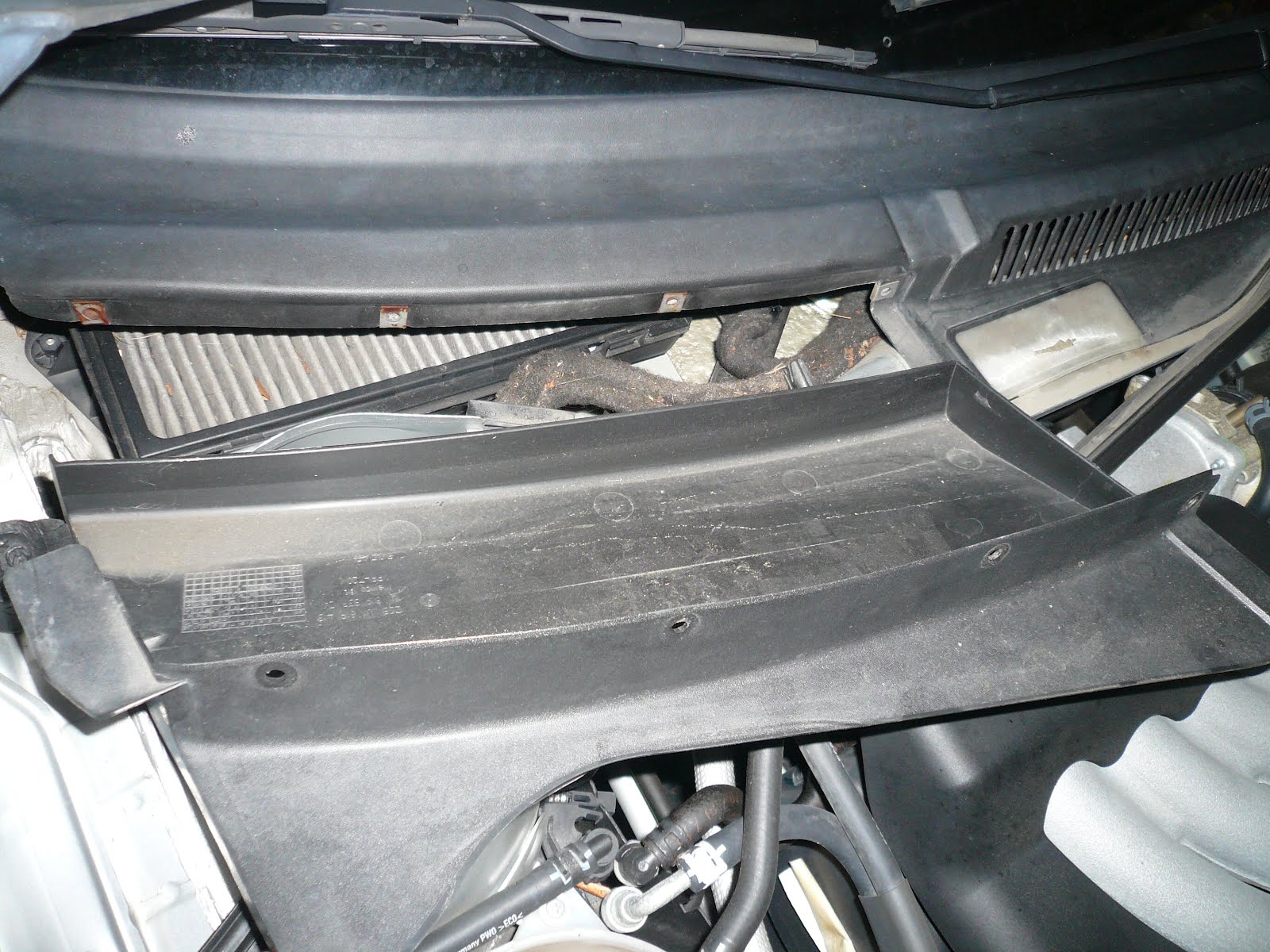 VW Passat Repair How to Replace the Air Cabin (AC) Filter on a 2004 VW