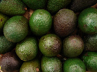 Aguacates Los aguacates son una fuente de vitaminas y ácidos grasos