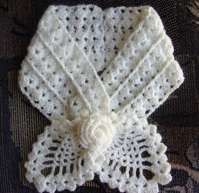 Crochetkari: Crochet Pineapple Neck warmer