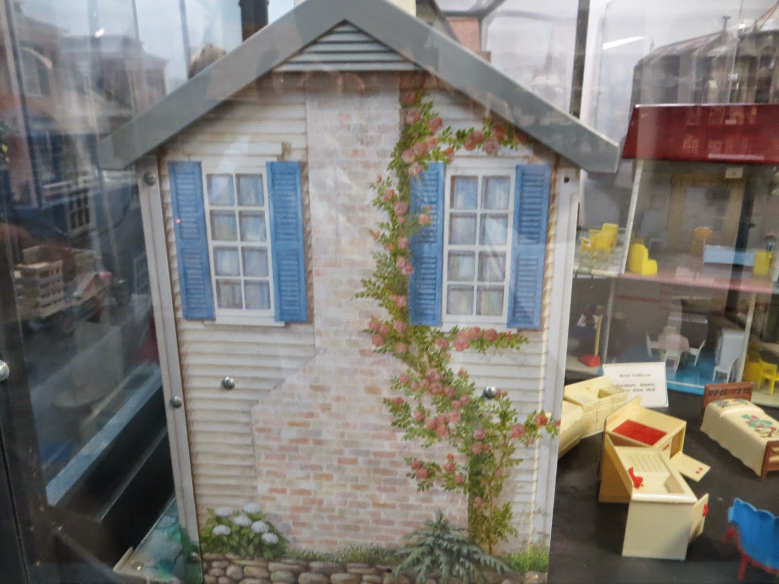 THE PERIPATETIC MINIATURIST Miniature Museum of St Louis