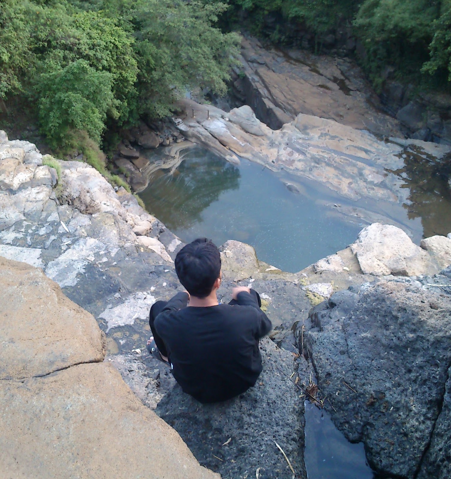 Puisi Cinta Tentang Perasaan "LIVE, LOVE, LIFE"