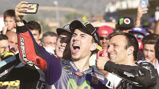Lorenzo Juara MotoGP 2015 ‘Dikawal’ Marquez dan Pedrosa