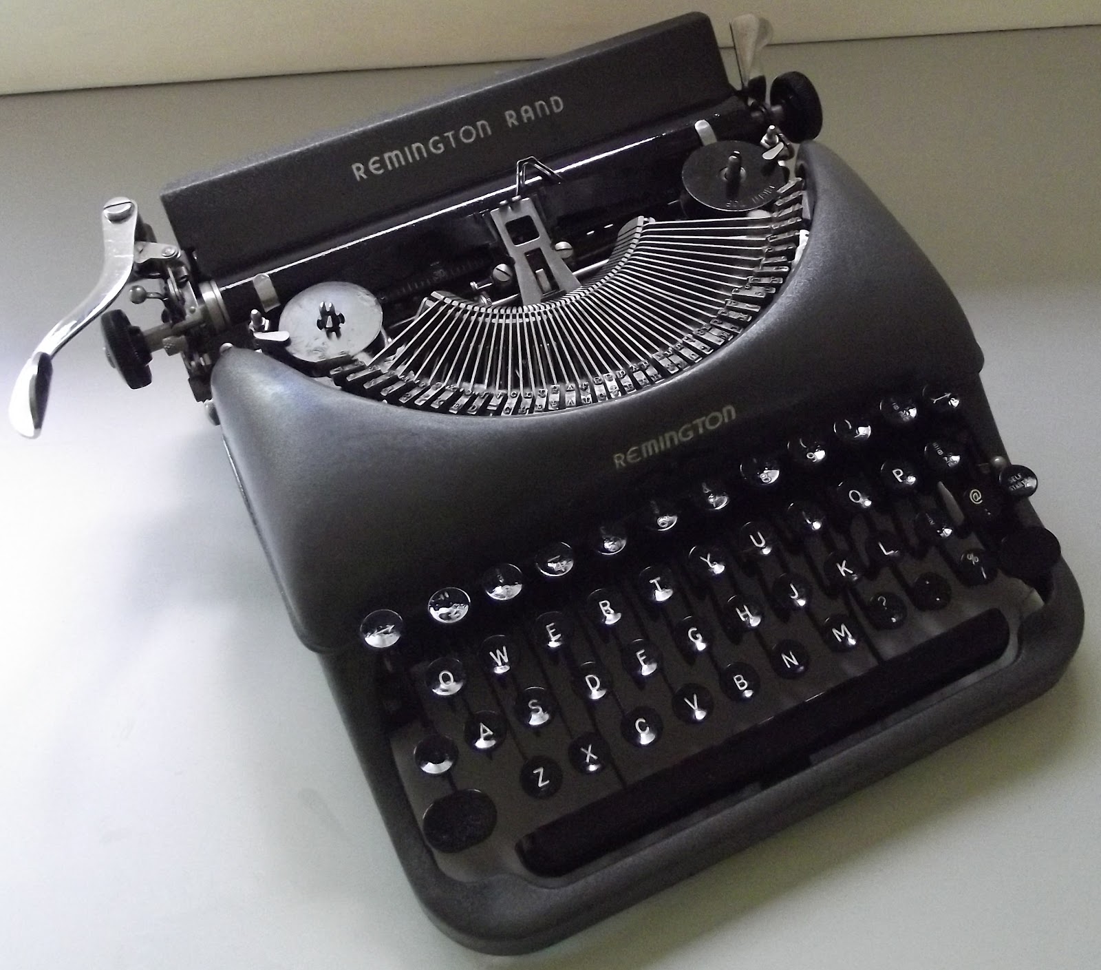 oz.Typewriter: Oh Flower of Scotland: A Remington Rand Portable Typewriter