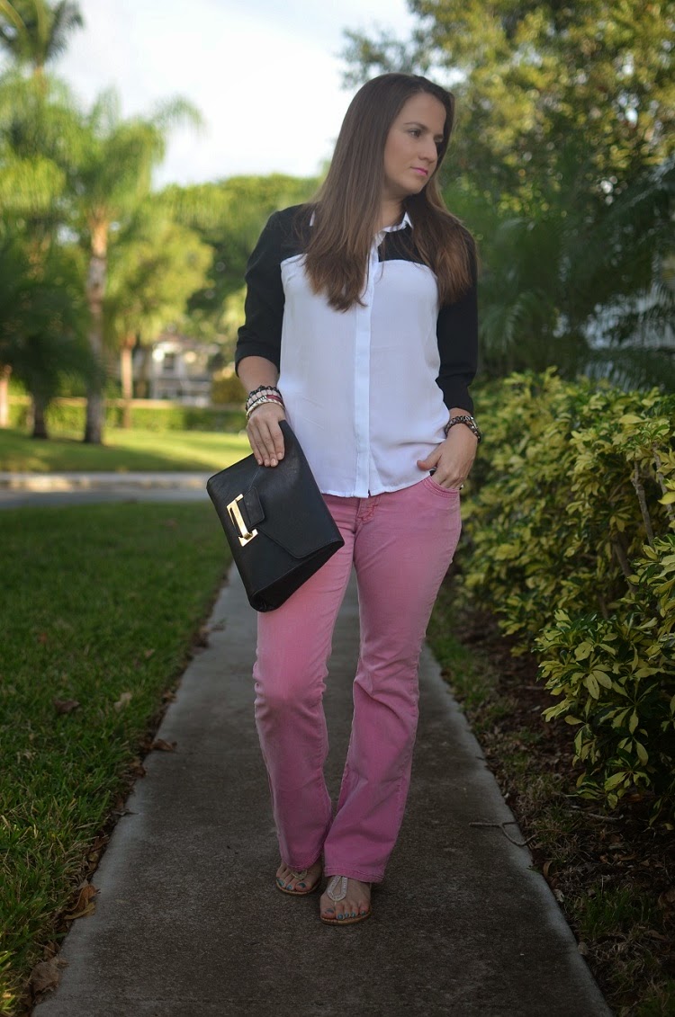 pink jeans - color block top - black clutch - arm party - Emma & Sophia pink jeans - color block top - black clutch - arm party - Emma & Sophia