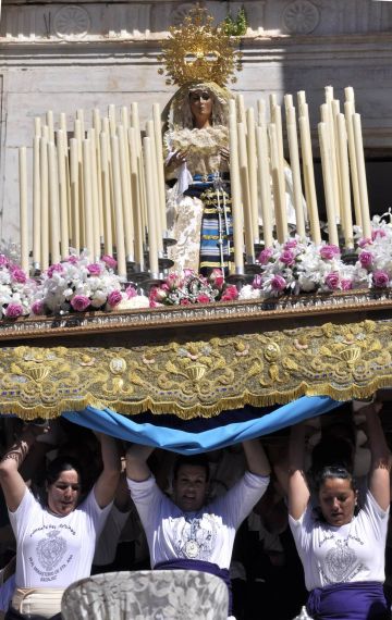 PRIMERA SALIDA DE LA AURORA DEL INTERIOR DE UN TEMPLO