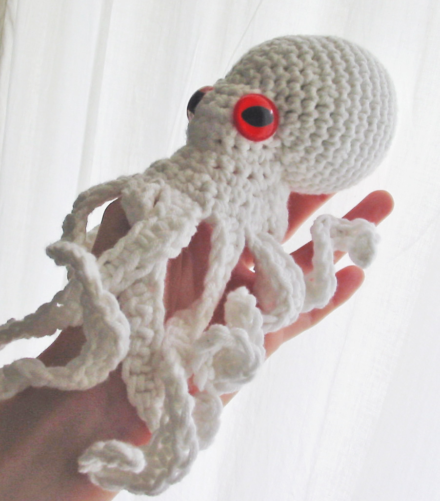 Ruby Submarine: Octopus Crochet Pattern at last...
