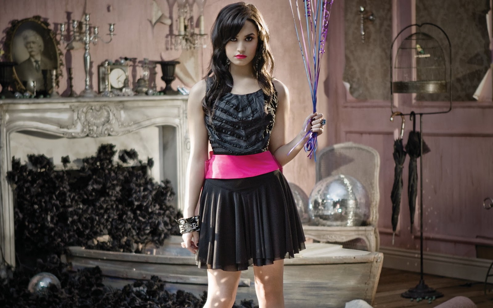 http://4.bp.blogspot.com/-0D_bwvBXPbc/Tx7S70jz2LI/AAAAAAAAC_s/XFVAmfvhg7g/s1600/demi-lovato-hot-looks-wide-screen-hd.jpg