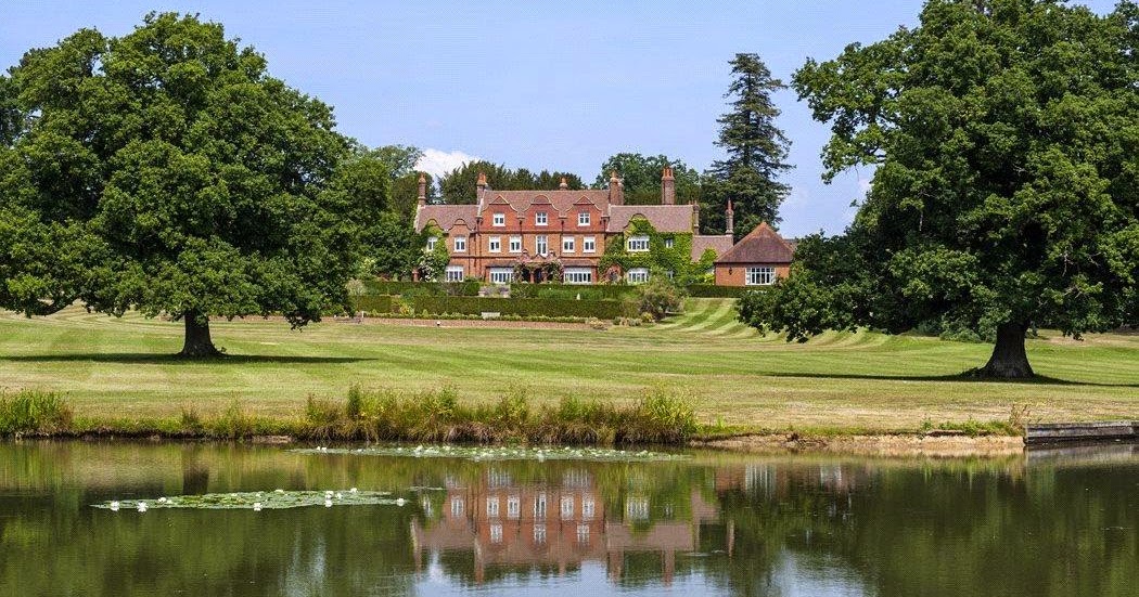 BEATLES MAGAZINE RINGO SOLD HIS BRITISH MANOR TO CZECH REAL ESTATE TYCOON