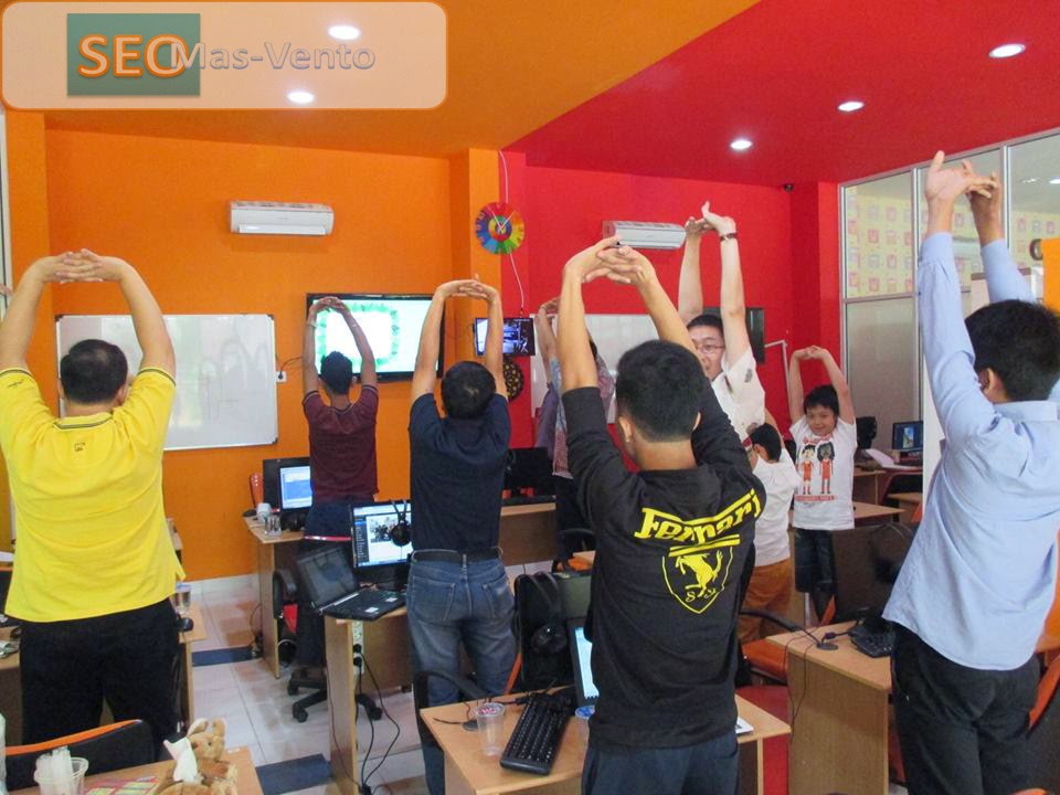 Streching sebelum Pembelajaran Dimulai | Tempat Kursus Website, SEO, Desain Grafis Favorit 2015 di Jakarta Streching sebelum Pembelajaran Dimulai | Tempat Kursus Website, SEO, Desain Grafis Favorit 2015 di Jakarta