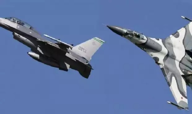 Αερομαχίες μεταξύ Su-27P και F-16D πάνω από την Area 51: Η USAF δοκιμάζει απόρρητα όπλα εναντίον των ρωσικών μαχητικών Αερομαχίες μεταξύ Su-27P και F-16D πάνω από την Area 51: Η USAF δοκιμάζει απόρρητα όπλα εναντίον των ρωσικών μαχητικών