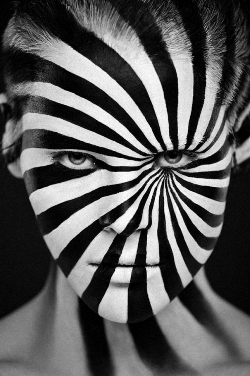 15-Alexander-Khokhlov-Black-&-White-Face-Painting-Photography