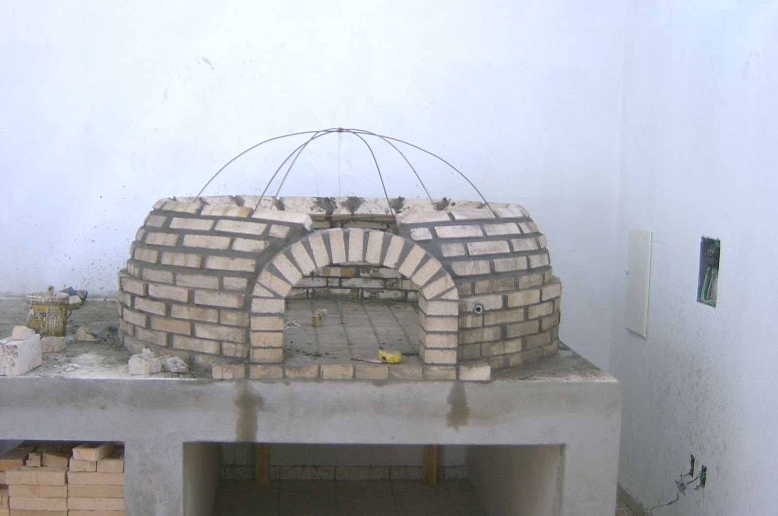 Como se faz Forno a lenha para pizzaria. (profissional)