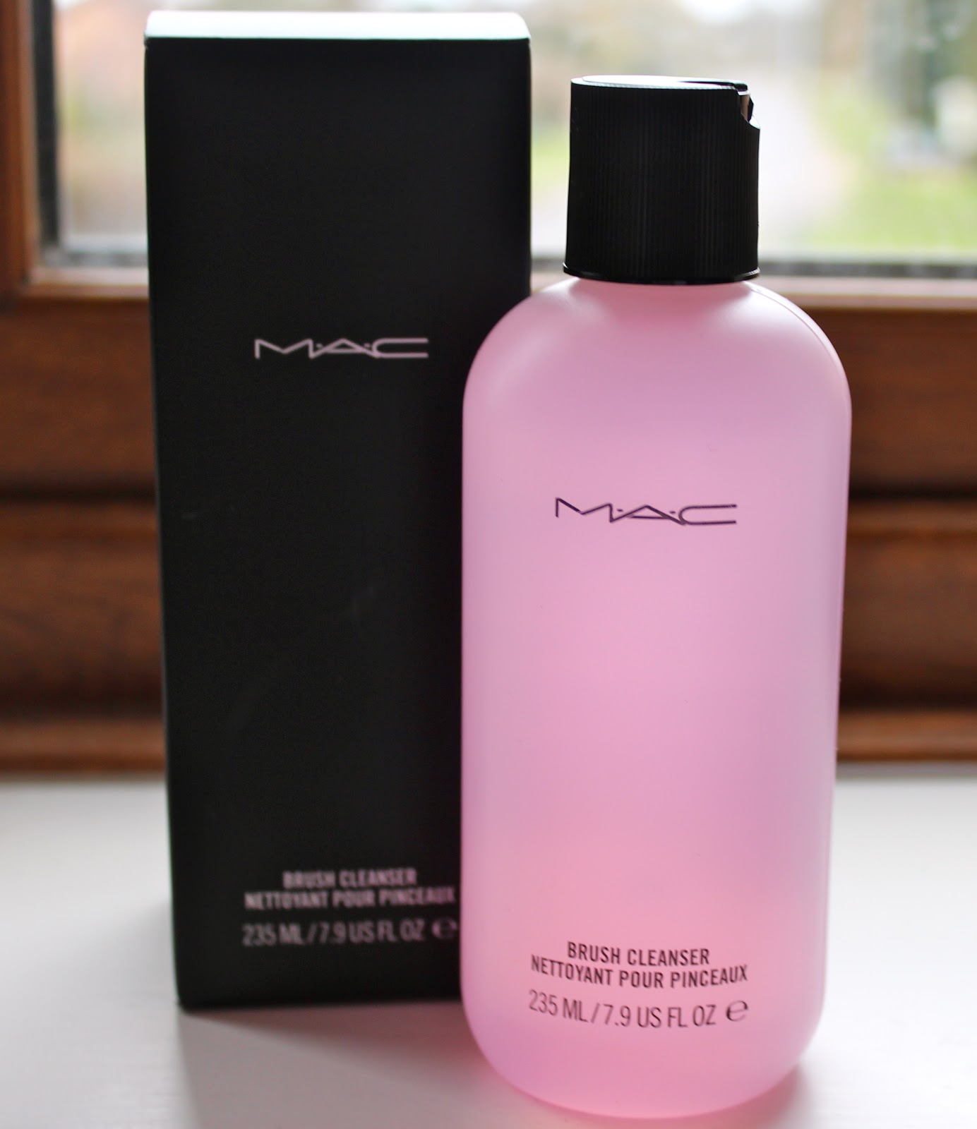 Cover Shoot M.A.C Brush Cleanser Review