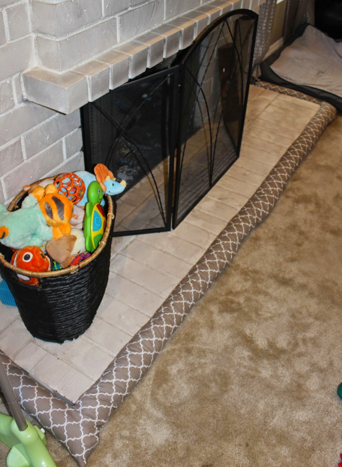 Kaylin Kristine DIY Baby Bumper for your Fireplace