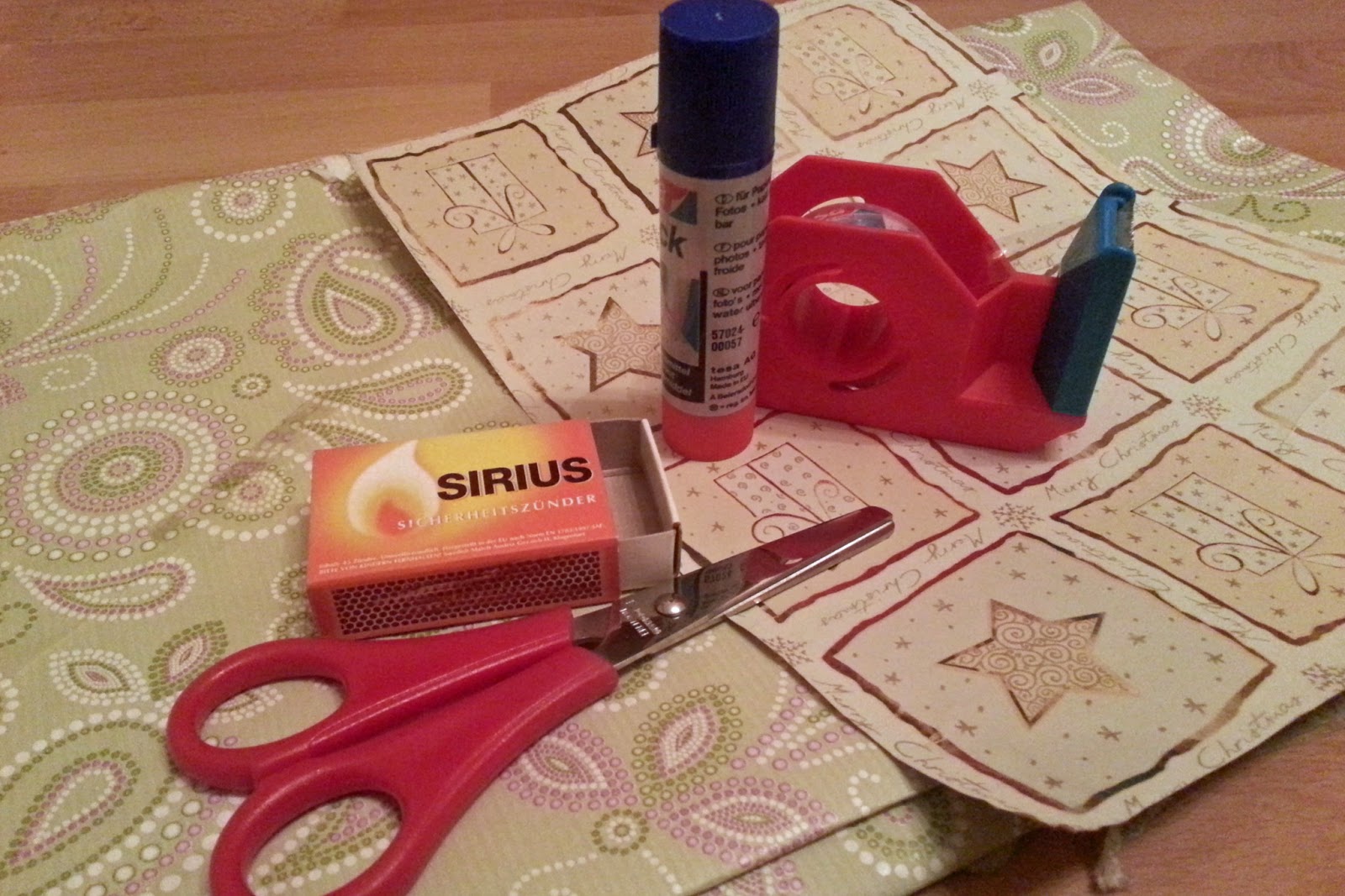 Reuse old wrapping paper! DIY Shiny Glitter Things