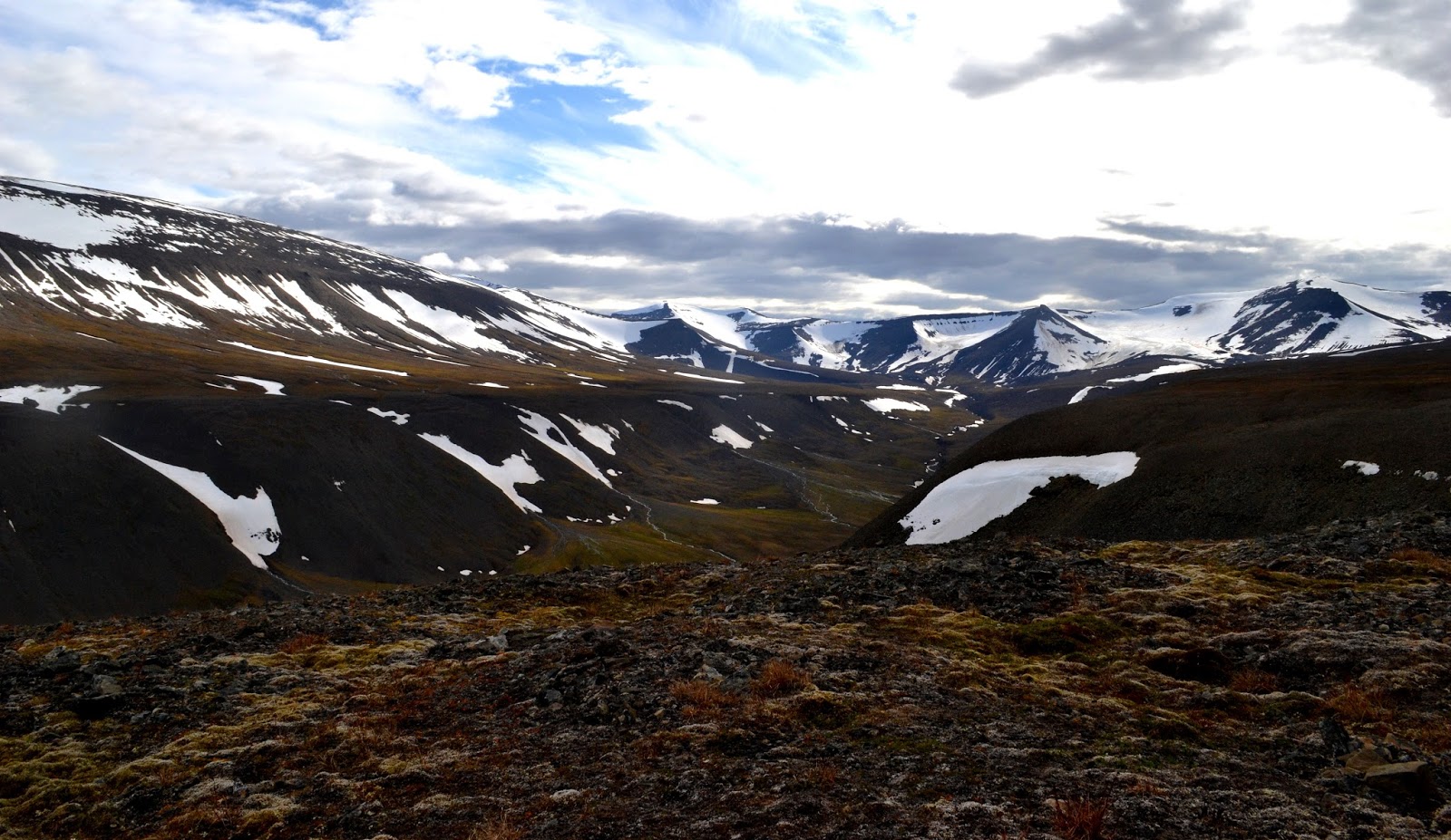 Travel Log, my stories around the world Svalbard Hike to Fuglefjella