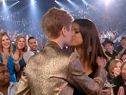 justin bieber kissing selena gomez on the lips video. Justin Bieber and Selena Gomez