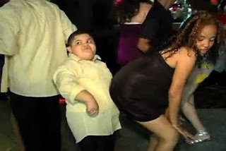 niño perreando risa