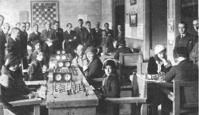Sala de juego del I Campeonato de Cataluña de Ajedrez Femenino 1932
