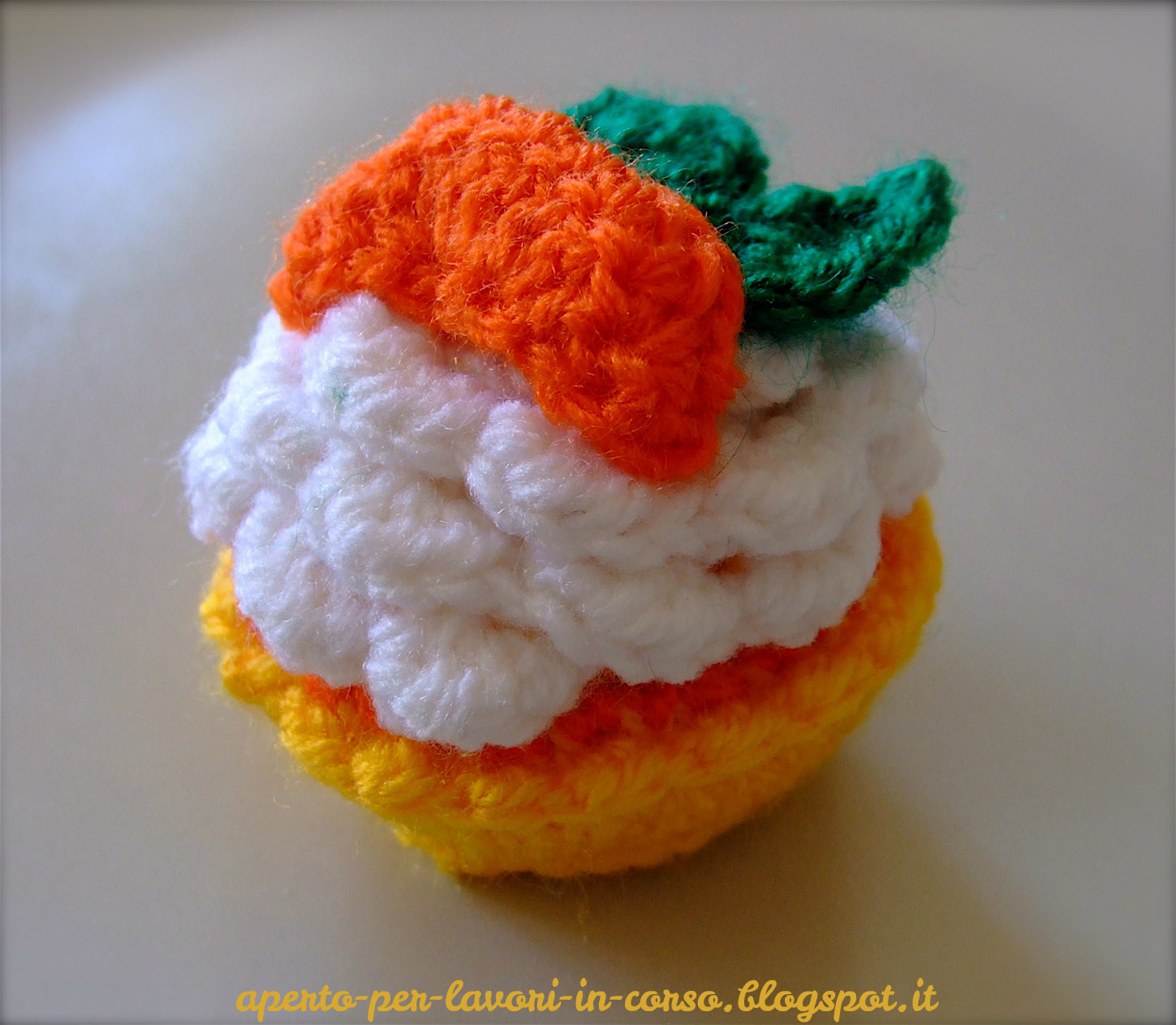 Il blog di Laura: Pasticcino amigurumi al mandarino