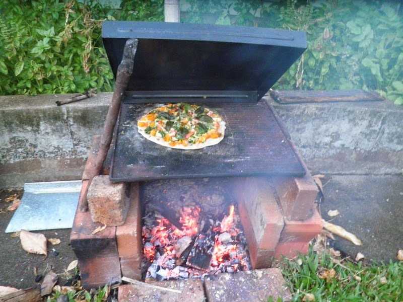 Build a ‘Cob’ oven in 5 minutes to bake delicious pizza and bread 10 Build a ‘Cob’ oven in 5 minutes to bake delicious pizza and bread