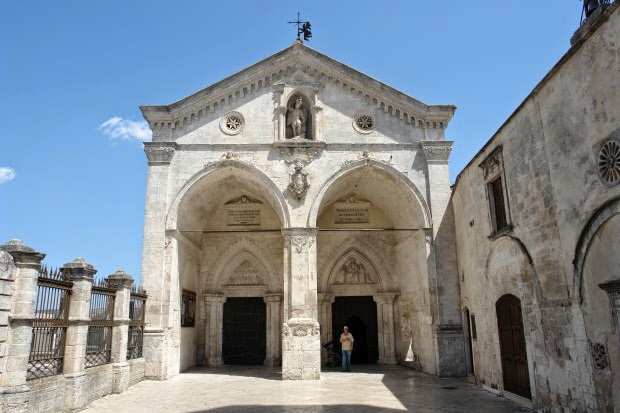 St-Michel Archange – Protecteur de l`Église et de la France – Abbé Soyer – ( Images et Musique) 19 eme siècle Basilique+du+Mont+Gargan