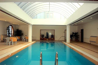 http://4.bp.blogspot.com/-0NjVjq4QqPg/TmzOl-g2FaI/AAAAAAAAAAc/isBhrdU8q9Q/s320/Indoor-Swimming-Pools.jpg