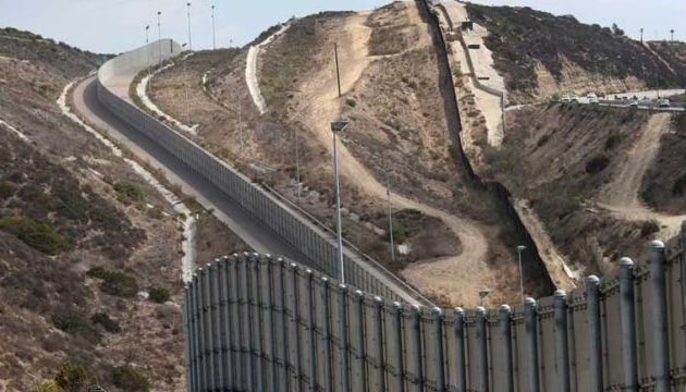 Αμερικανός δικαστής ανάβει «πράσινο φως» για το τείχος του Μεξικού Αμερικανός δικαστής ανάβει «πράσινο φως» για το τείχος του Μεξικού