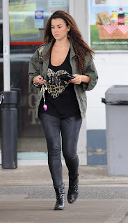 Imogen Thomas carrying a valet and car keys