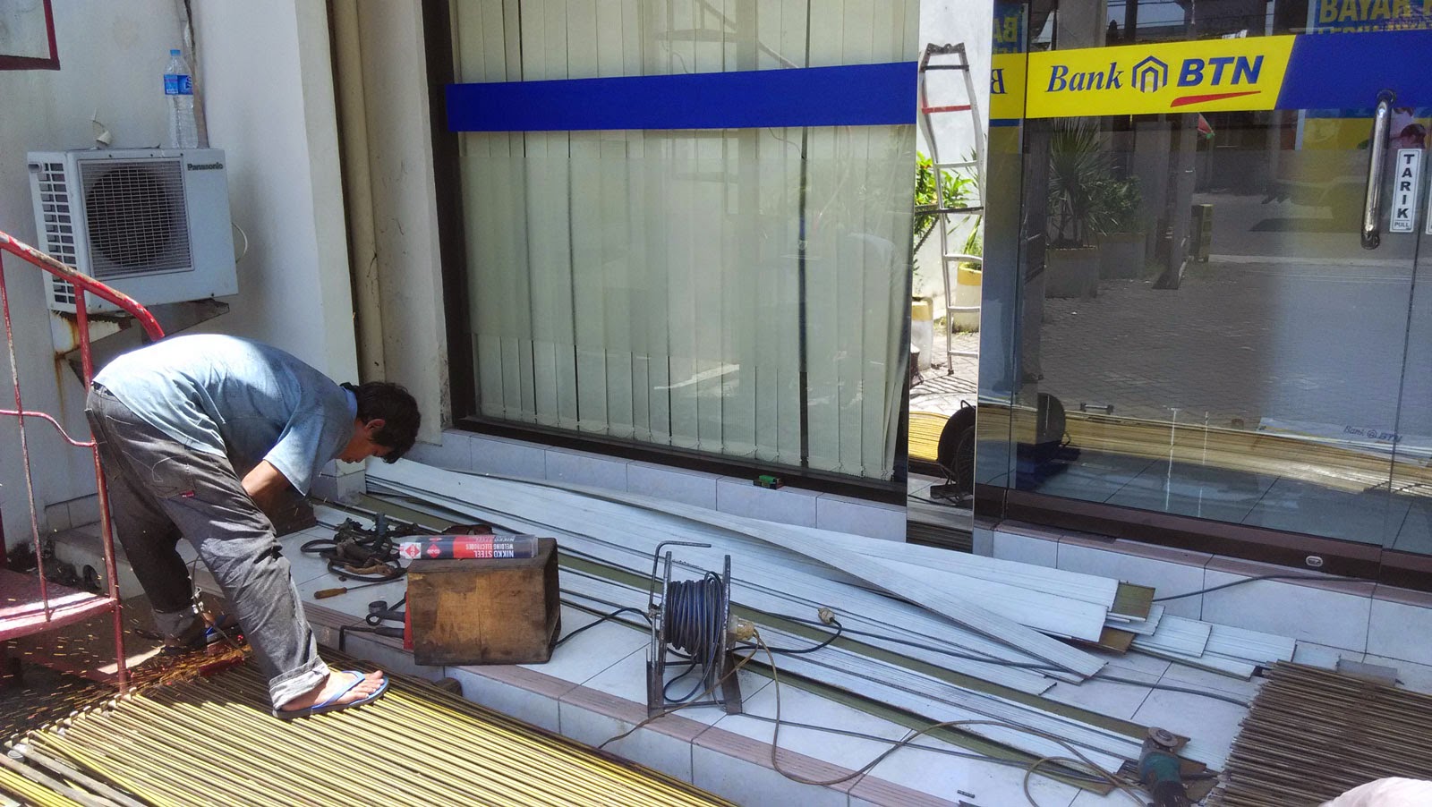 Rolling Door & Folding Gate Jogja: Pengerjaan Service Folding Gate Bank