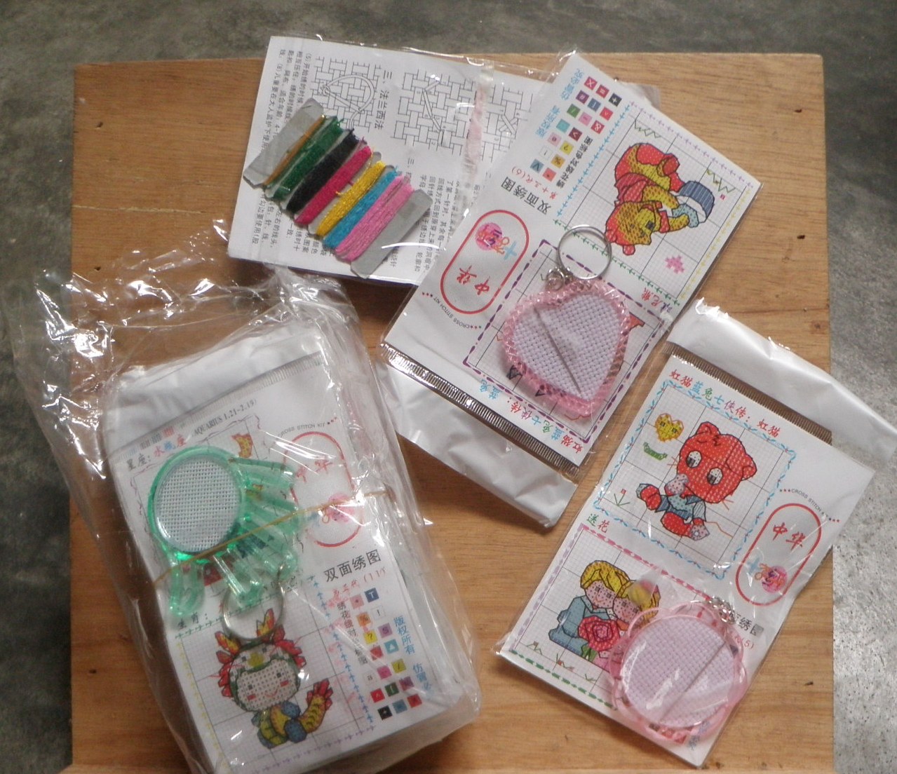 BeUniqueStyle DIY crossstitch keychain set