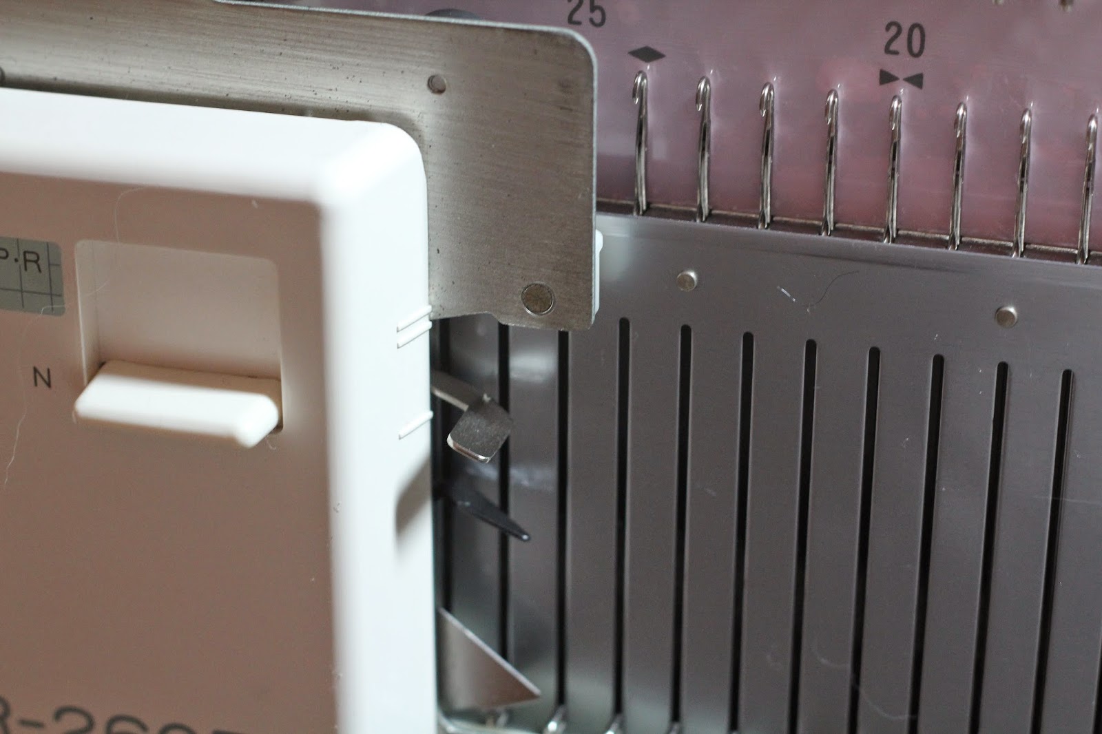 TOM MACHINE KNITTING GUY Beautiful & Neat Ribber Cast On